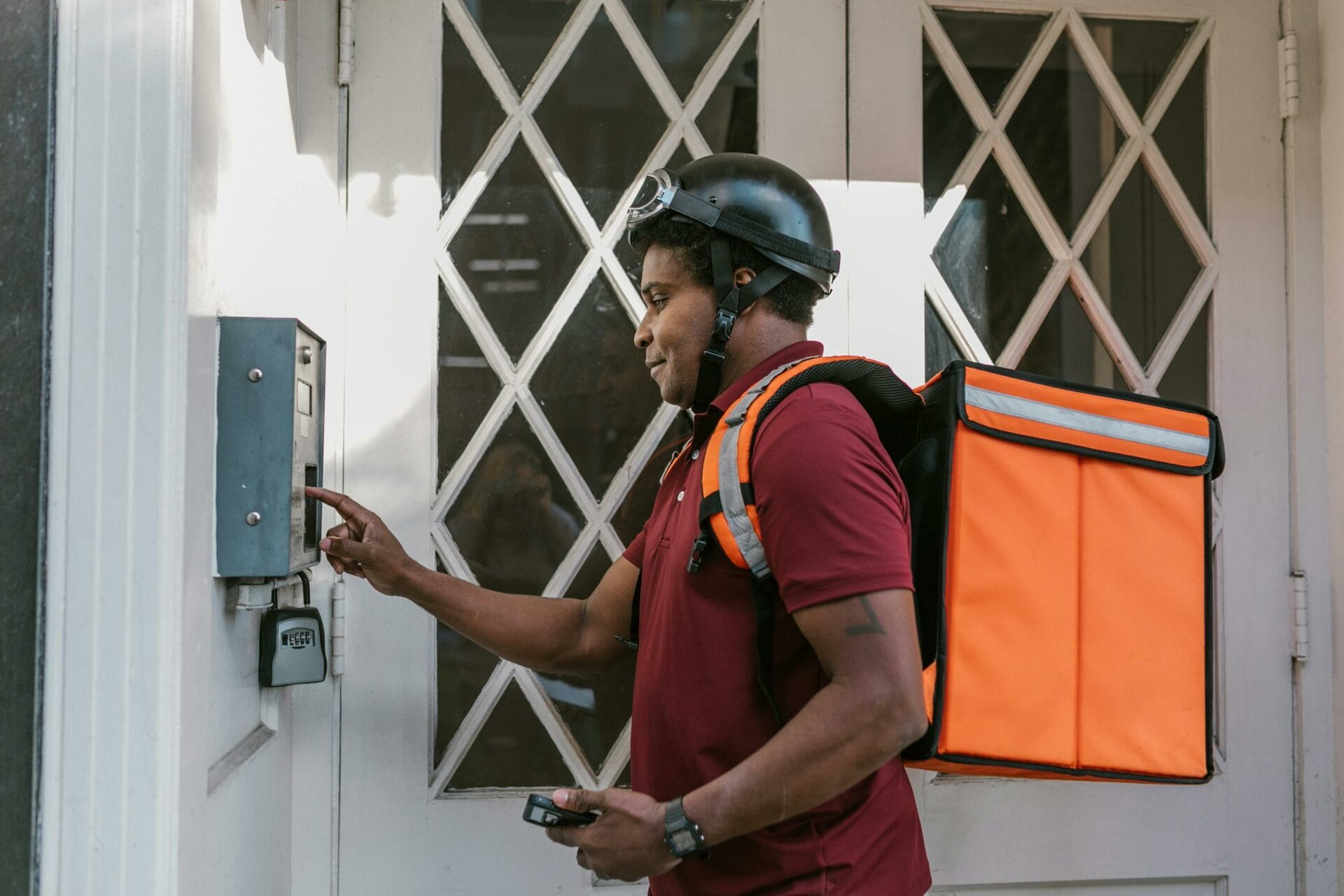 Delivery accident liability. Who pays for accident injuries?